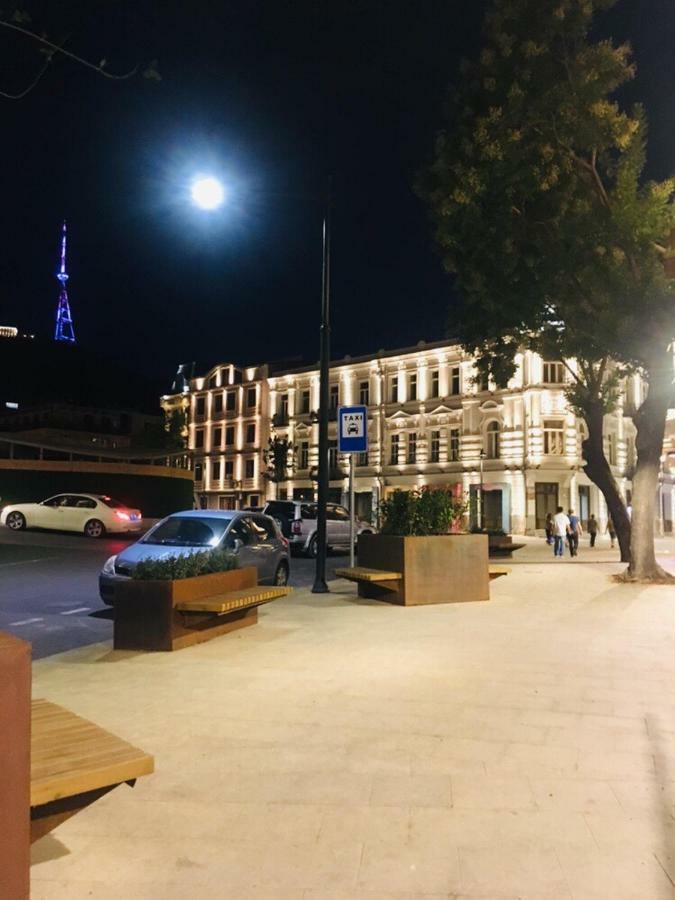 Beautiful Apartment On Atoneli Tbilisi ภายนอก รูปภาพ